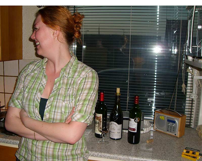 Sarah ved vinsmagningen