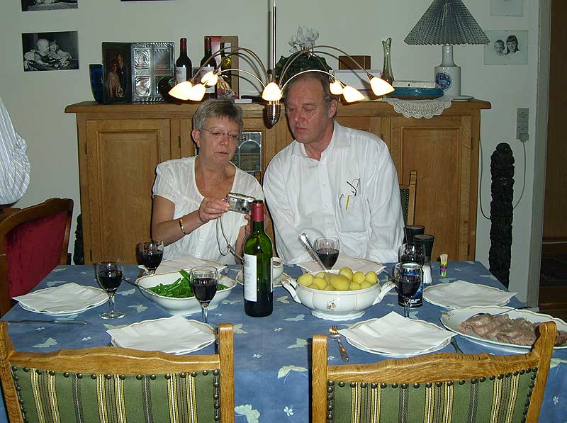 Sølvbrudeparret ved aftensmaden